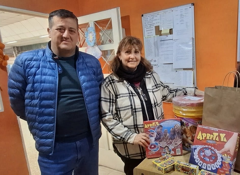 MIS Mutual realizó una donación de juegos y materiales didácticos a la Escuela N.º 6395 «Sargento Bustamante»
